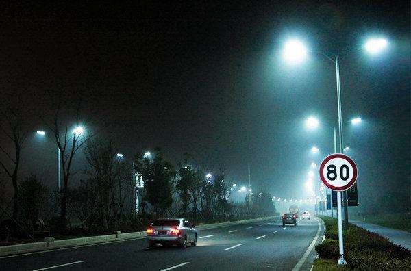东莞麻豆视频下载照明LED路灯在雨雾季节增强道路安全的优势