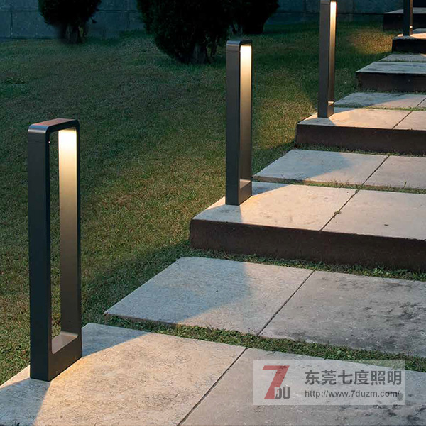 东莞麻豆视频下载照明户外花园草坪灯实拍效果