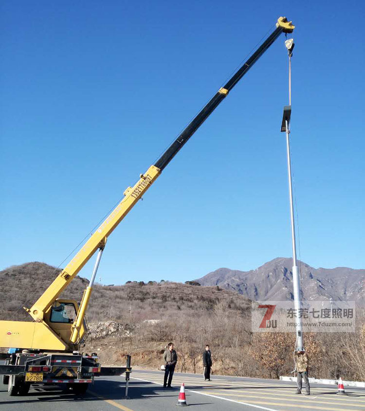 东莞麻豆视频下载照明道路路灯安装现场图片