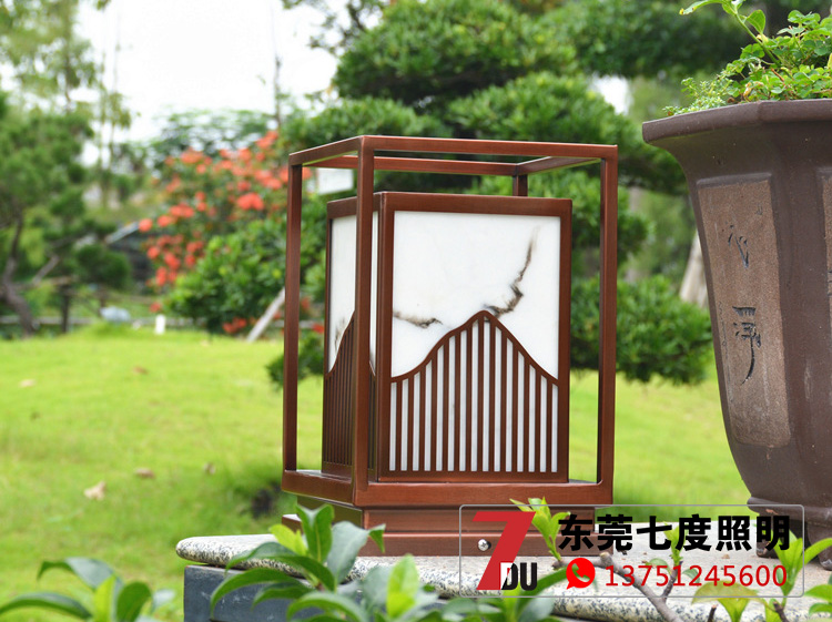 麻豆视频下载不锈钢镀铜拉丝草坪灯\柱头灯安装效果实拍
