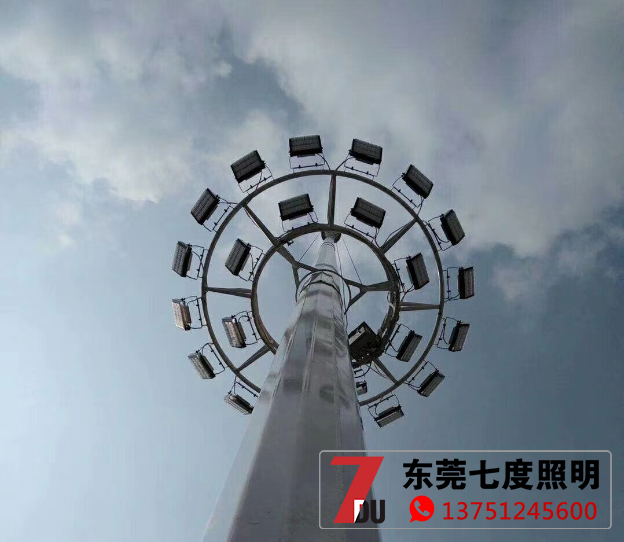 户外大型升降式LED麻豆视频传媒下载实拍照片