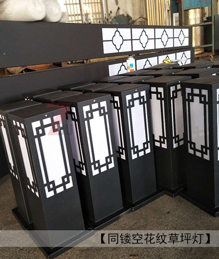 (QDJGDZ-016)广场中式镂空方形麻豆最新网址柱同花纹镂空草坪灯效果